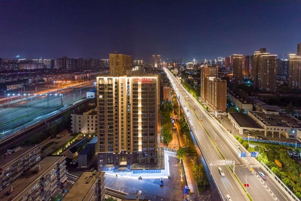 Ramada By Wyndham Wuhan Hankou エクステリア 写真